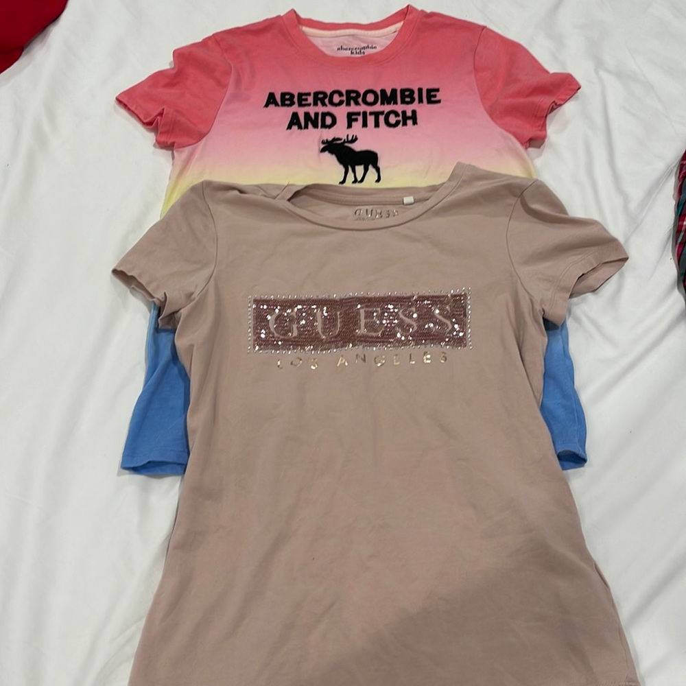 Two T-shirt’s kids.